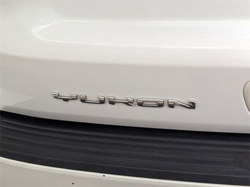 Used 2021 GMC Yukon SLT w/ SLT Premium Package image 12