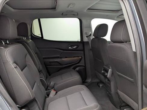 Used 2022 GMC Acadia SLE w/ Driver Convenience Package FWD image 18