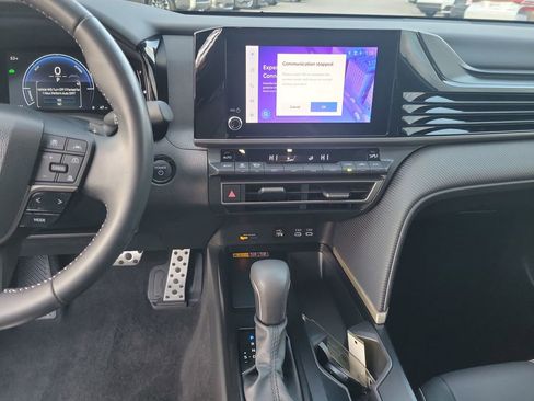 Used 2025 Toyota Camry SE image 19