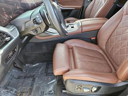 Used 2023 BMW X7 xDrive40i w/ Premium Package image 15