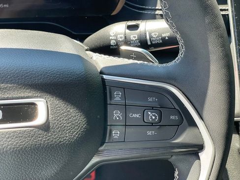 Used 2023 Jeep Grand Cherokee Altitude AWD/4WD image 19