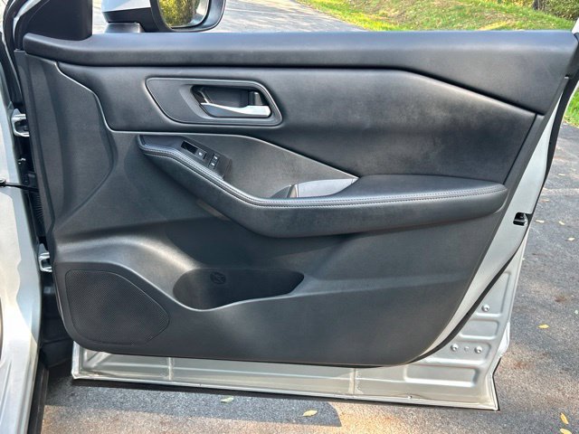 Used 2025 Nissan Rogue SV AWD/4WD image 35