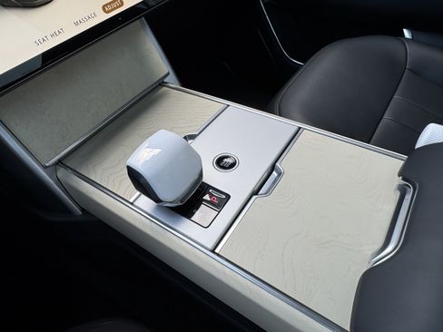Certified 2025 Land Rover Range Rover SV AWD/4WD image 24