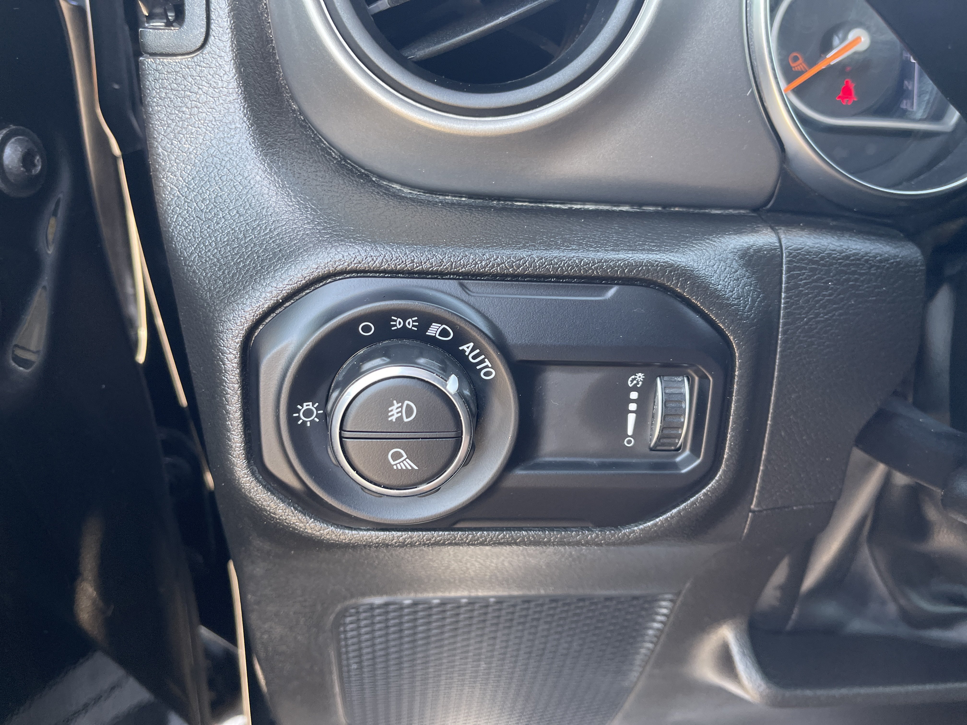 Used 2023 Jeep Gladiator Sport AWD/4WD image 20