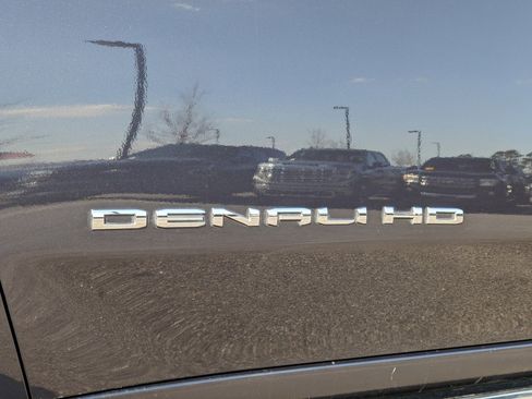 Used 2025 GMC Sierra 2500 Denali Ultimate image 32