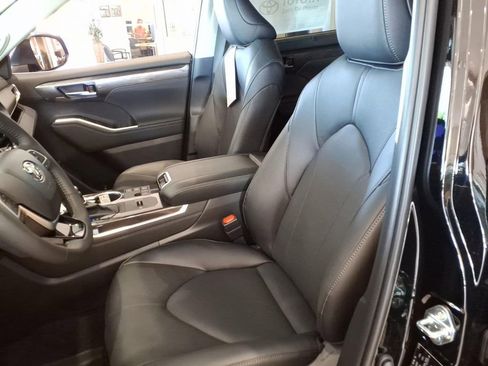New 2026 Toyota Highlander Limited AWD/4WD image 13