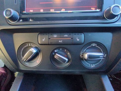 Used 2016 Volkswagen Jetta SE image 19