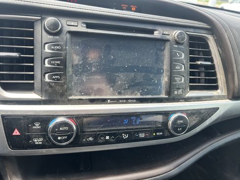 Used 2018 Toyota Highlander XLE AWD/4WD image 15