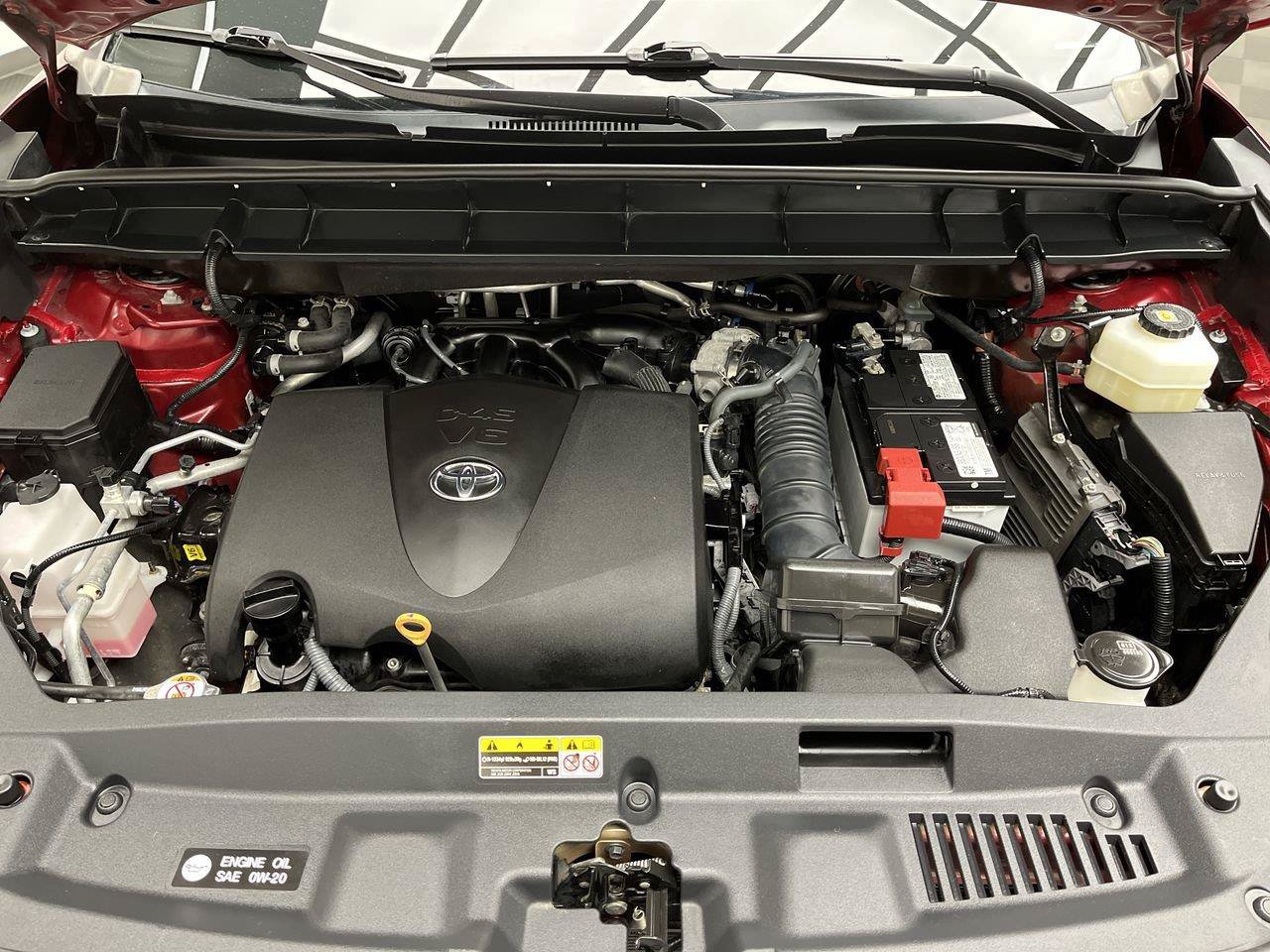 Used 2021 Toyota Highlander XLE AWD/4WD image 30