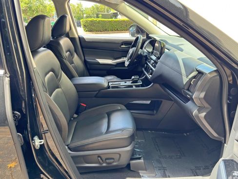Used 2022 Nissan Pathfinder SL FWD image 14