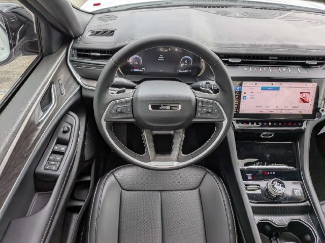 New 2026 Jeep Grand Cherokee Limited w/ Luxury Tech Group II AWD/4WD image 18