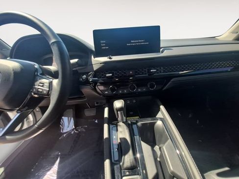 Used 2024 Honda Accord Touring image 11