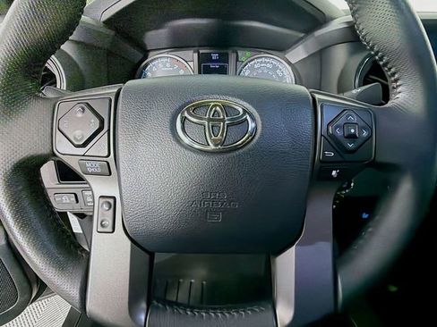 Used 2017 Toyota Tacoma TRD Sport RWD image 13