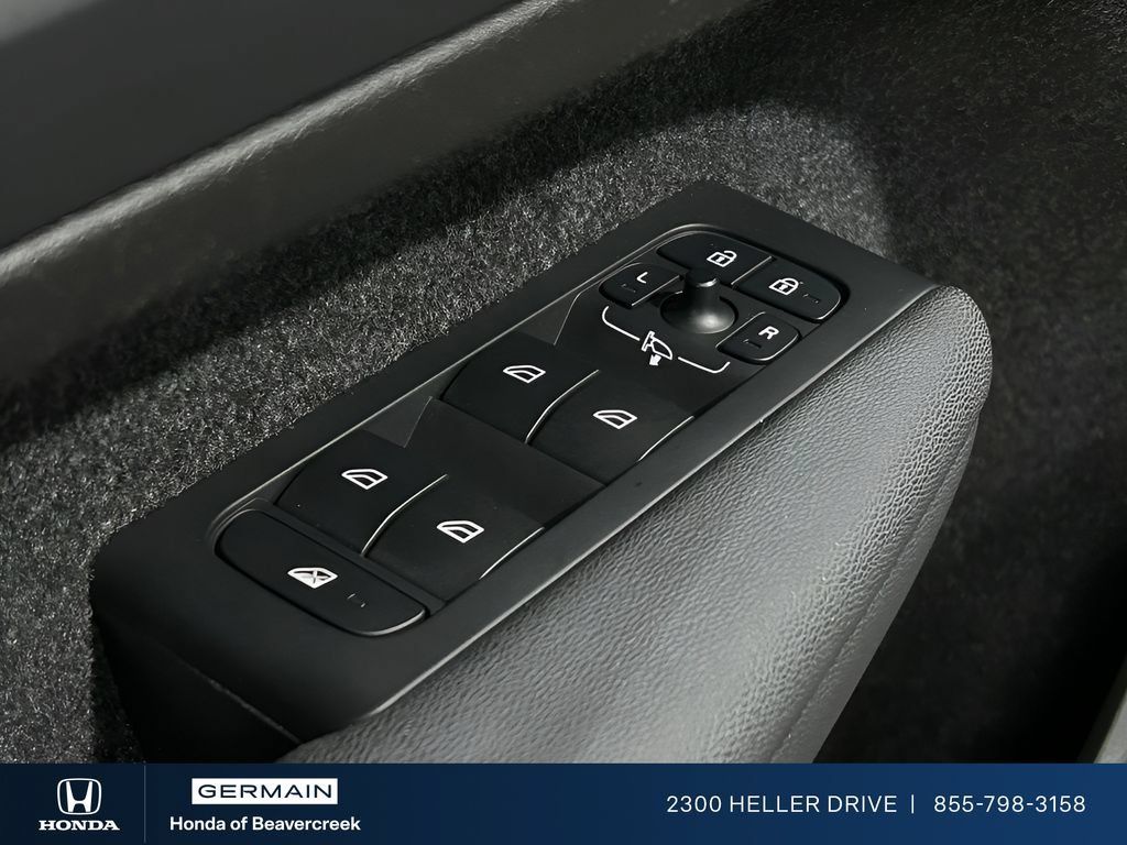 Used 2023 Volvo XC40 B4 Ultimate FWD image 18