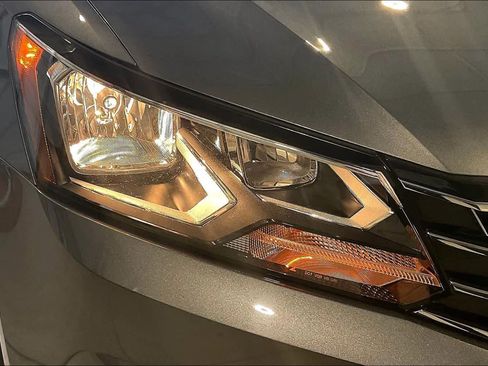 Used 2019 Volkswagen Passat 2.0T Wolfsburg image 29