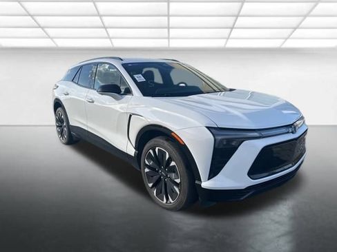 Used 2024 Chevrolet Blazer EV RS image 3