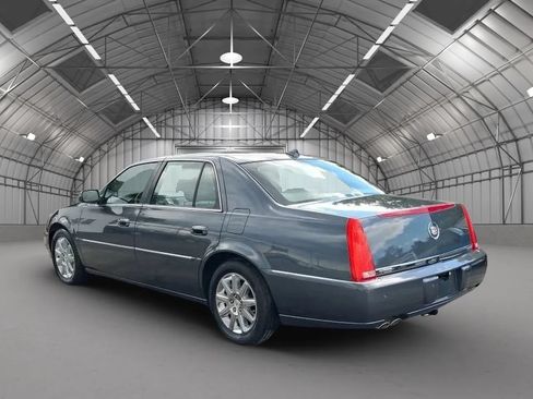 Used 2009 Cadillac DTS FWD image 5