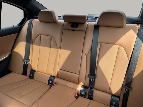 Used 2022 BMW 330i Sedan w/ Premium Package image 11