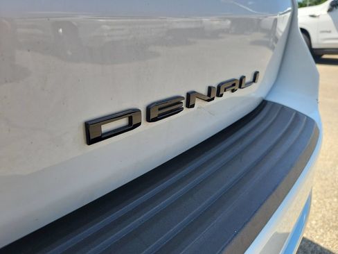 Used 2022 GMC Yukon XL Denali AWD/4WD image 8