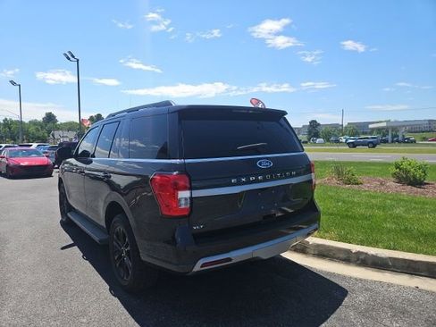 Used 2024 Ford Expedition XLT AWD/4WD image 2