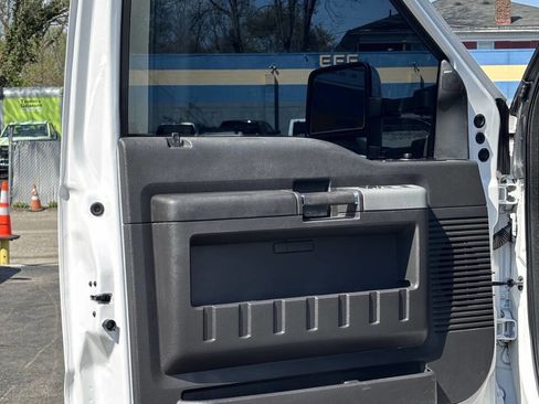 Used 2015 Ford F350 Lariat w/ Lariat Chrome Package AWD/4WD image 9