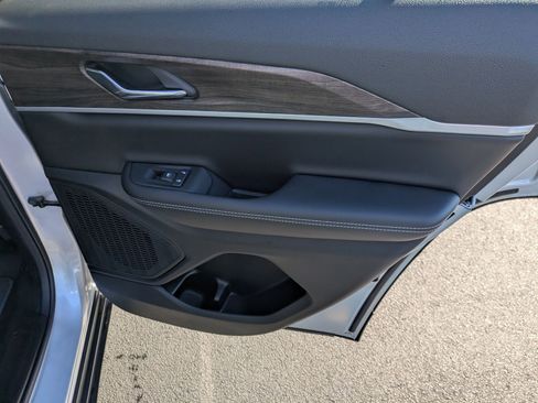 New 2026 Jeep Grand Cherokee Altitude image 27