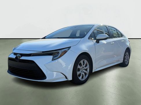 Used 2023 Toyota Corolla LE image 2