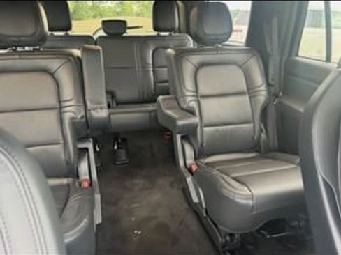 Used 2024 Lincoln Navigator Reserve AWD/4WD image 4