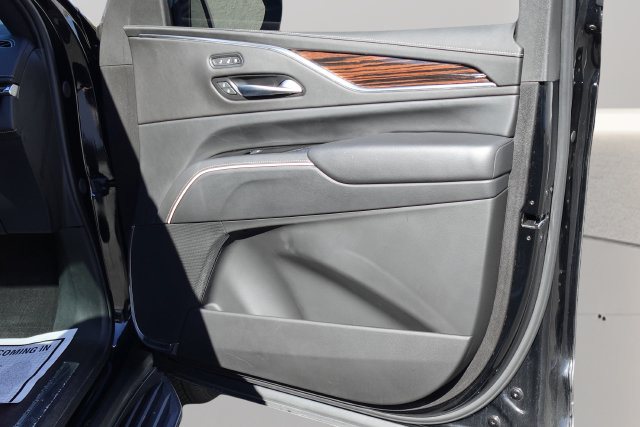 Used 2024 Cadillac Escalade Premium Luxury AWD/4WD image 20