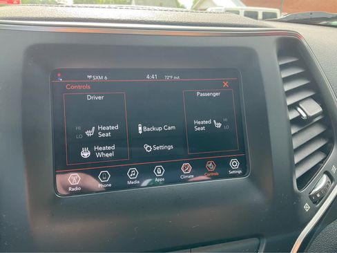 Used 2020 Jeep Cherokee Latitude Plus AWD/4WD image 8