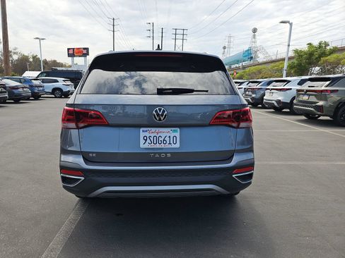 Certified 2022 Volkswagen Taos SE FWD image 11