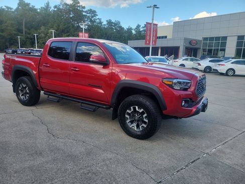 Certified 2023 Toyota Tacoma TRD Off-Road image 9