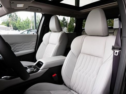 New 2025 Mitsubishi Outlander AWD image 23