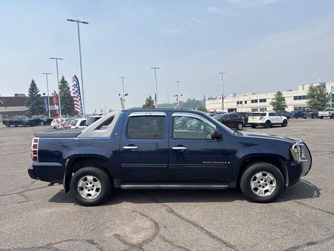 Used 2009 Chevrolet Avalanche LT w/ Convenience Package #1 AWD/4WD image 5