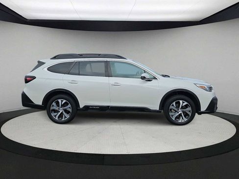 Certified 2022 Subaru Outback Limited image 9