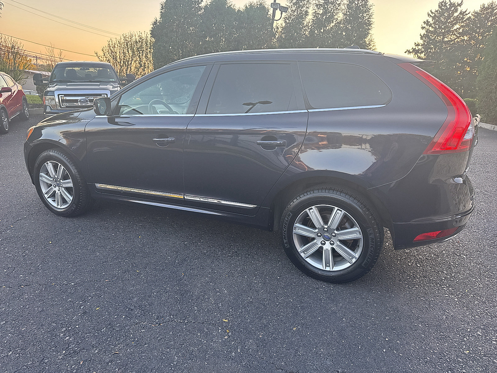 Used 2016 Volvo XC60 T6 w/ Proximity Package AWD/4WD image 9