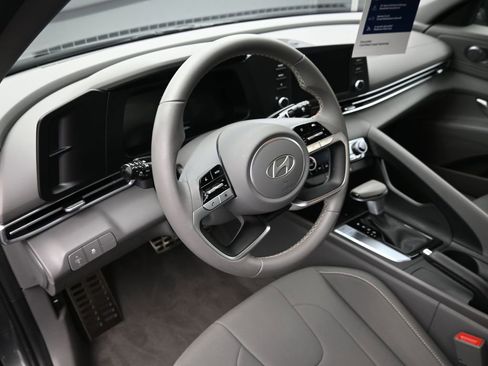 Certified 2025 Hyundai Elantra Sport image 10