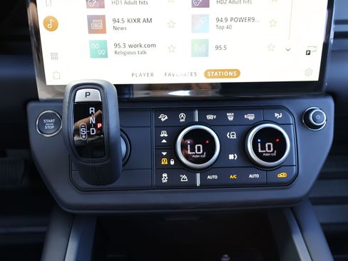 New 2026 Land Rover Defender 130 X-Dynamic SE AWD/4WD image 16