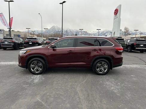 Used 2017 Toyota Highlander Limited Platinum image 3