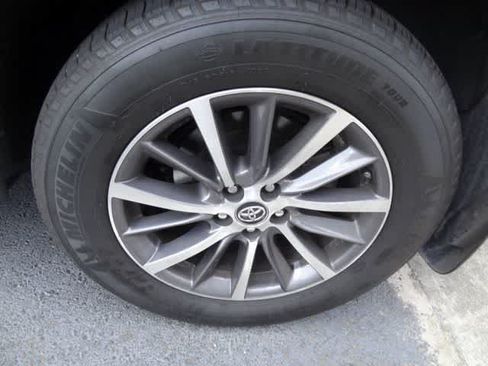 Used 2019 Toyota Highlander XLE AWD/4WD image 20