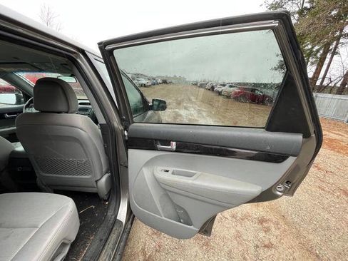 Used 2014 Kia Sorento LX image 28