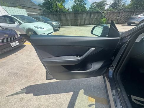 Used 2022 Tesla Model Y Long Range AWD/4WD image 6