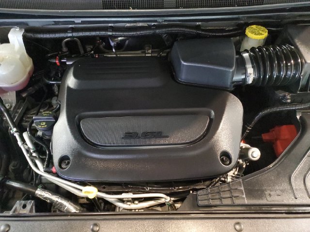 Used 2023 Chrysler Pacifica Touring-L FWD image 24