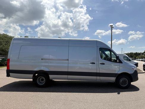Used 2025 Mercedes-Benz Sprinter 3500 image 5