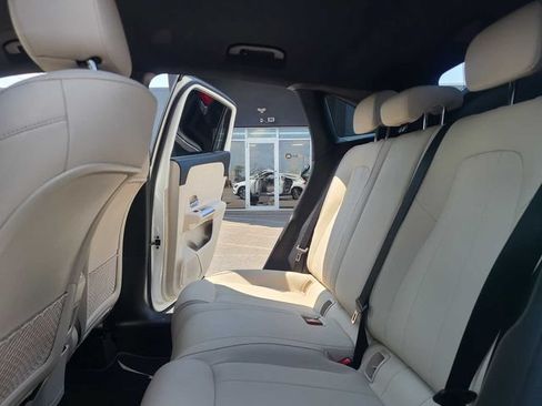 Used 2025 Mercedes-Benz GLA 250 4MATIC image 23