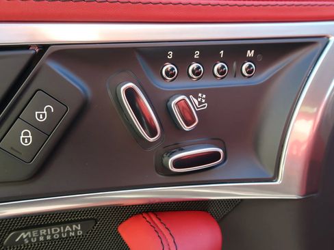 Used 2020 Jaguar F-TYPE R image 21