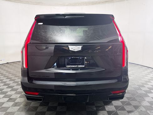 Used 2024 Cadillac Escalade Sport Platinum w/ LPO, ONYX Package AWD/4WD image 4