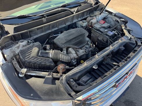 Used 2017 GMC Acadia SLT AWD/4WD image 27