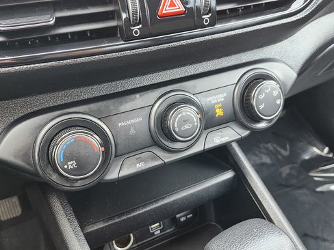 Used 2022 Kia Forte LXS image 27