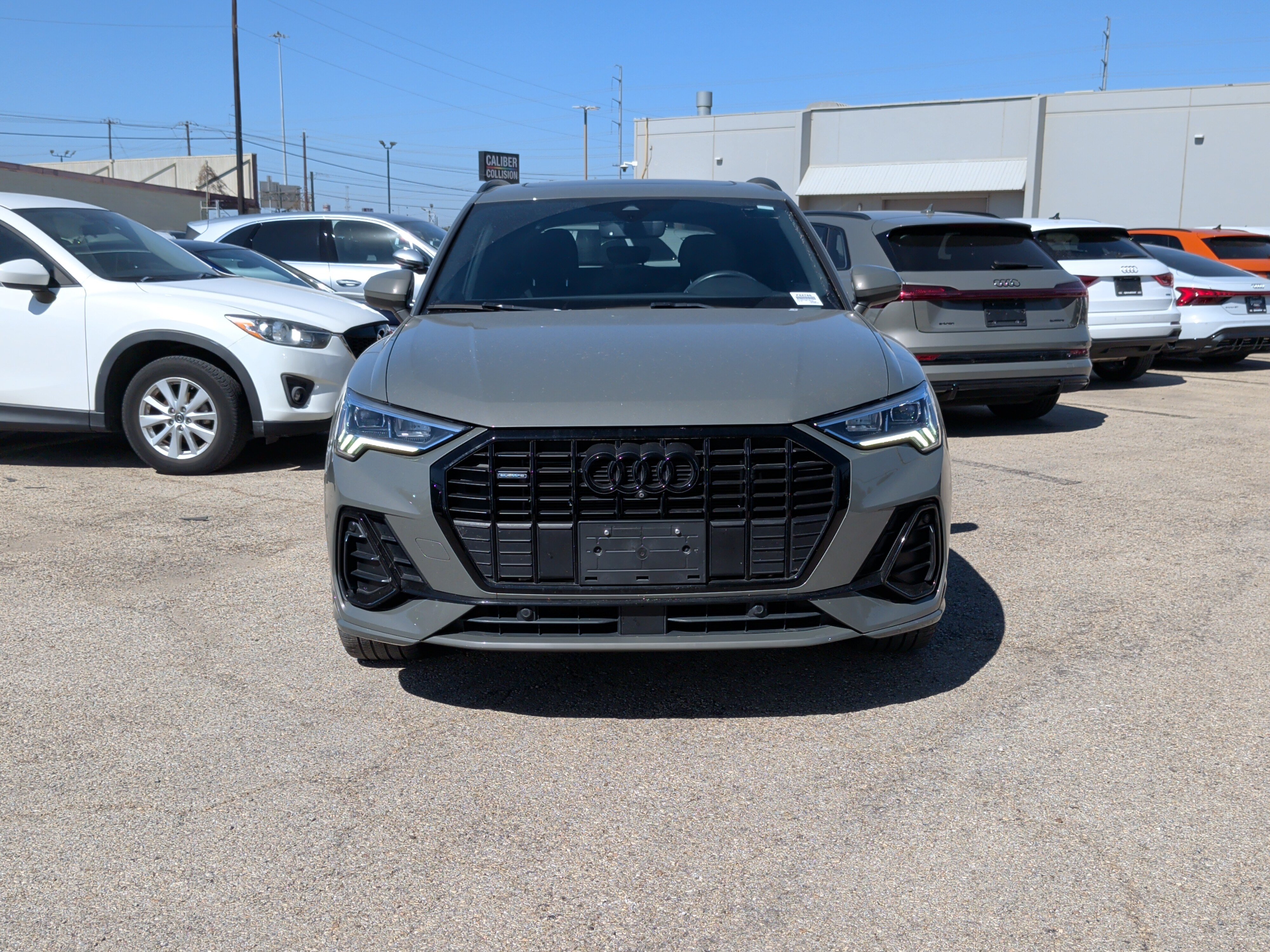 Used 2024 Audi Q3 2.0T Premium Plus w/ Premium Plus Package AWD/4WD image 3